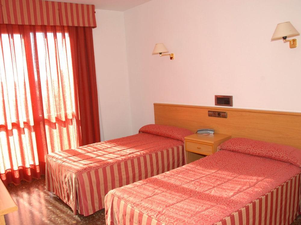 La Imperial Hotel Luceni Luaran gambar