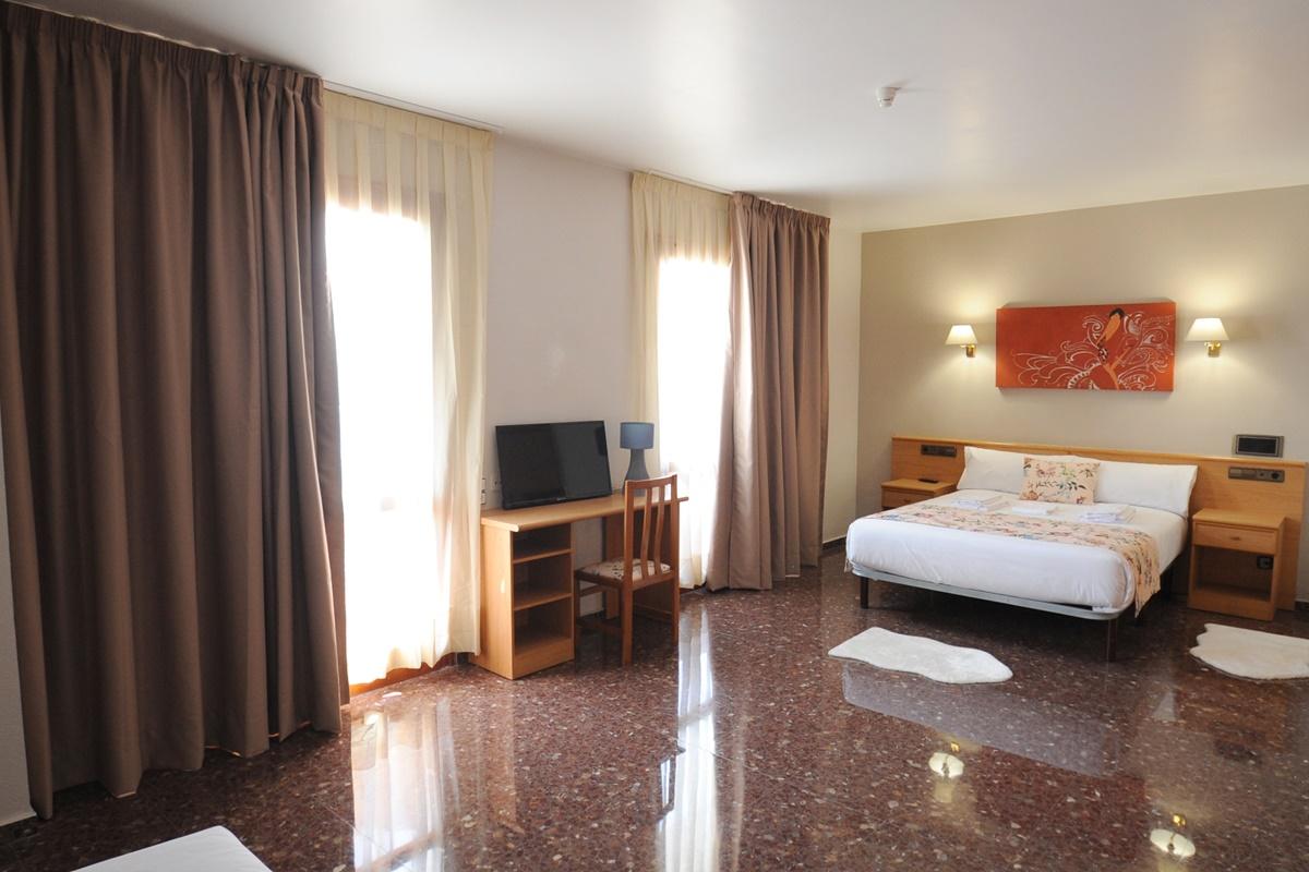 La Imperial Hotel Luceni Luaran gambar