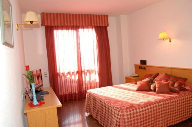 La Imperial Hotel Luceni Bilik gambar